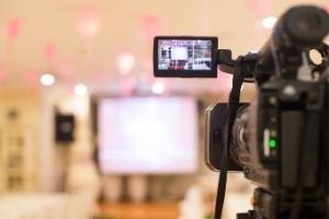 Tips for Periscope and Other Online Broadcasts - blog post by LA Media Trainer Lisa Elia of ExpertMediaTraining.com
