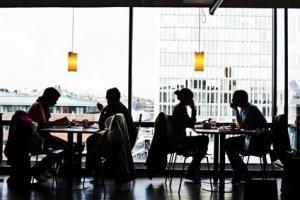 Become a Better Listener in Meetings and Interviews - tips from Media Trainer Lisa Elia of Expert Media Training