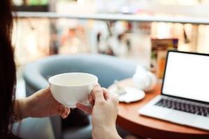 Photo with blog post on avoiding verbatim memorization, by Media Trainer and Presentation Trainer Lisa Elia of Expert Media Training